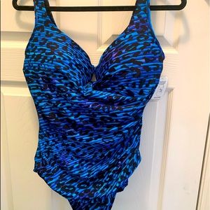 Delta Burke NWT TIKTok swim suit the miracle suit